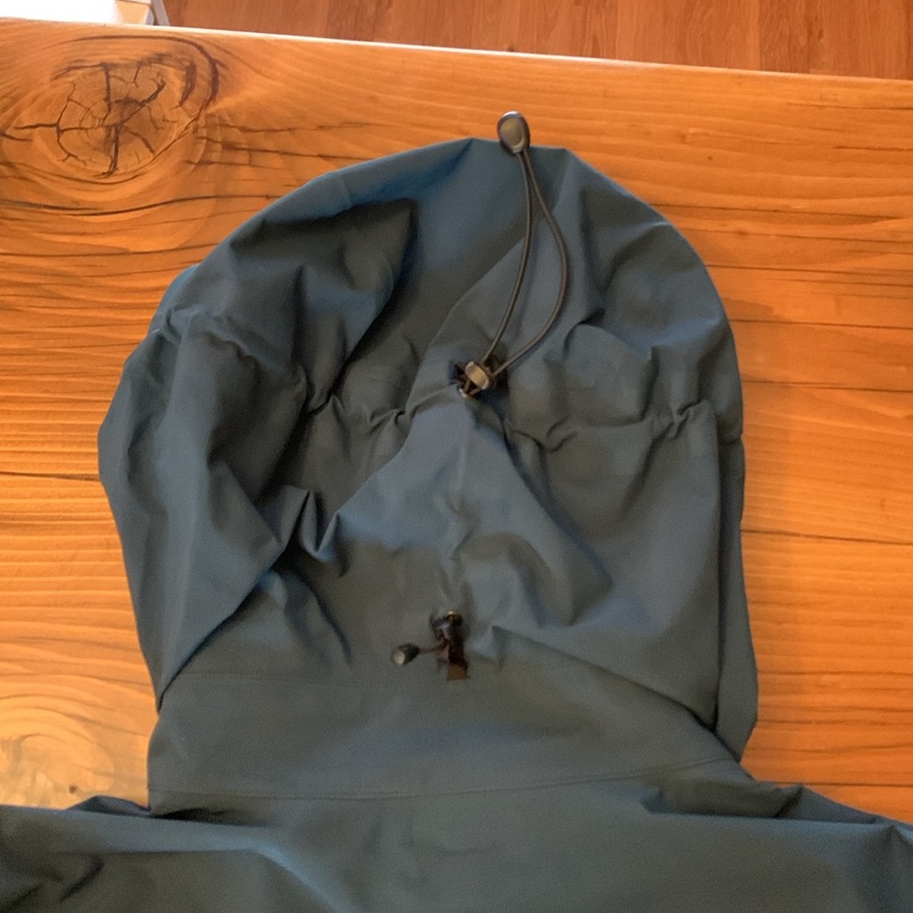 Arc’teryx Alpha AR hardshell hoody, size M, EUC - Picture 5 of 13